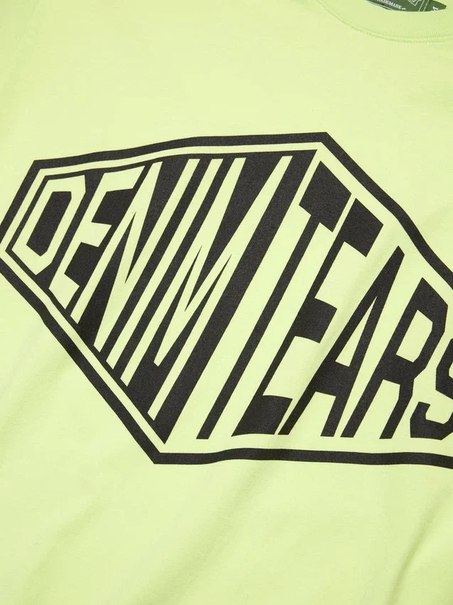 Camiseta con logotipo en 3D color lima