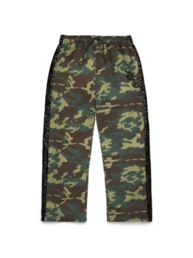 Pantalón de sudadera con estampado de camuflaje, lentejuelas y dobladillo abierto