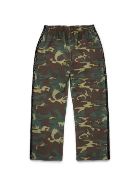 Pantalón de sudadera con estampado de camuflaje, lentejuelas y dobladillo abierto